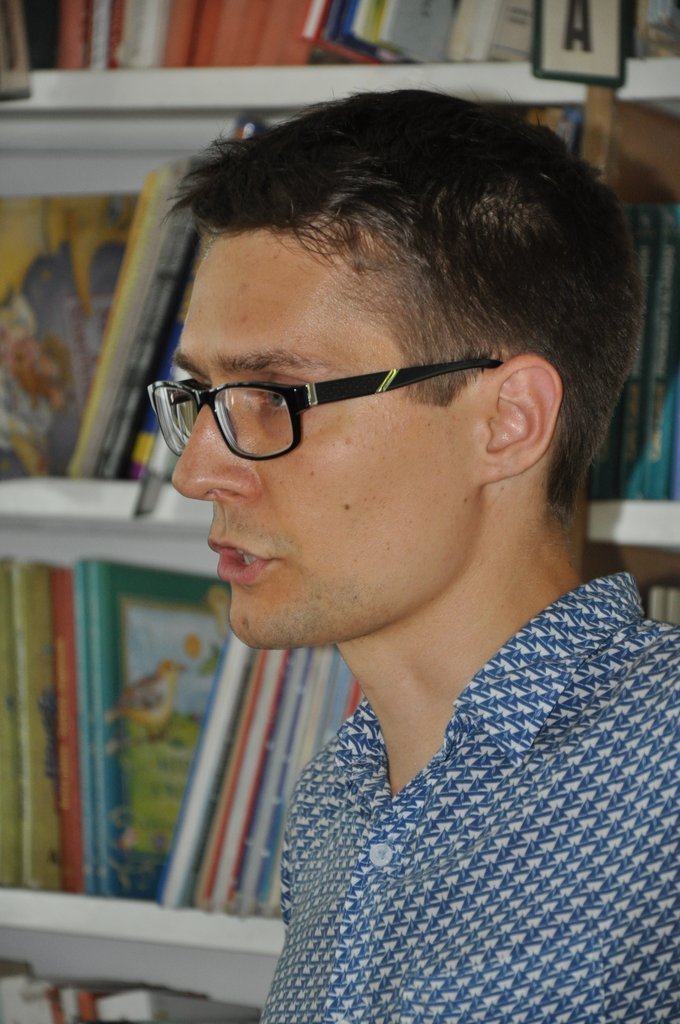 2019. David Adam iro olvaso_07.JPG